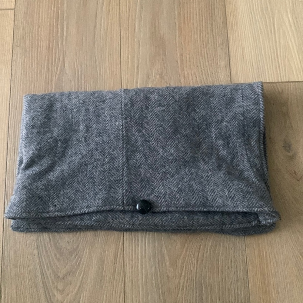 Wool Clutch.
